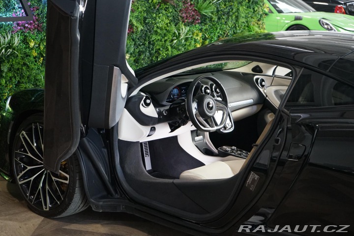 McLaren GT Lift B&W LED Záruka 2023