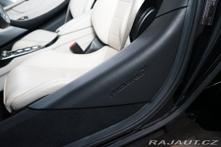 McLaren GT Lift B&W LED Záruka 2023