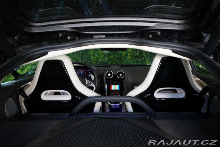McLaren GT Lift B&W LED Záruka 2023