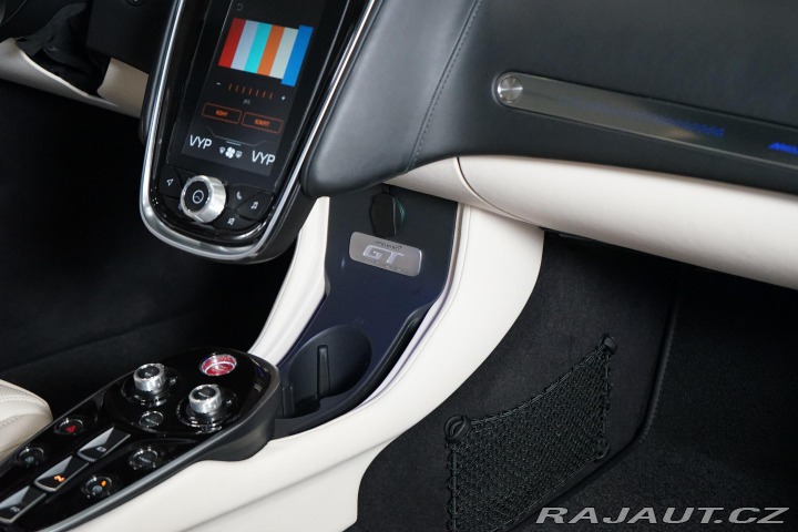 McLaren GT Lift B&W LED Záruka 2023