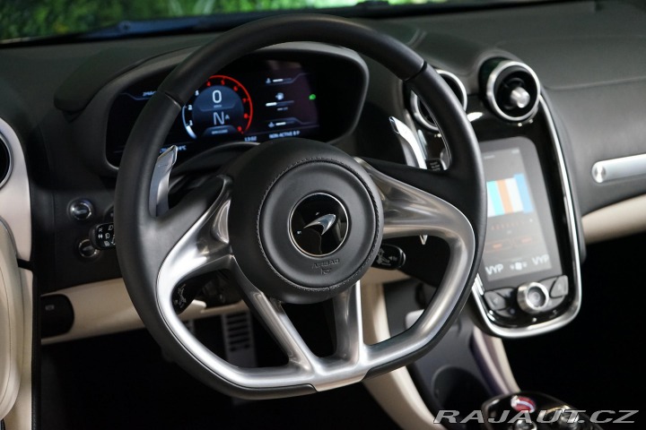 McLaren GT Lift B&W LED Záruka 2023