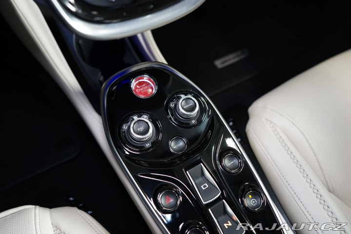 McLaren GT Lift B&W LED Záruka 2023