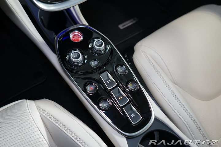 McLaren GT Lift B&W LED Záruka 2023