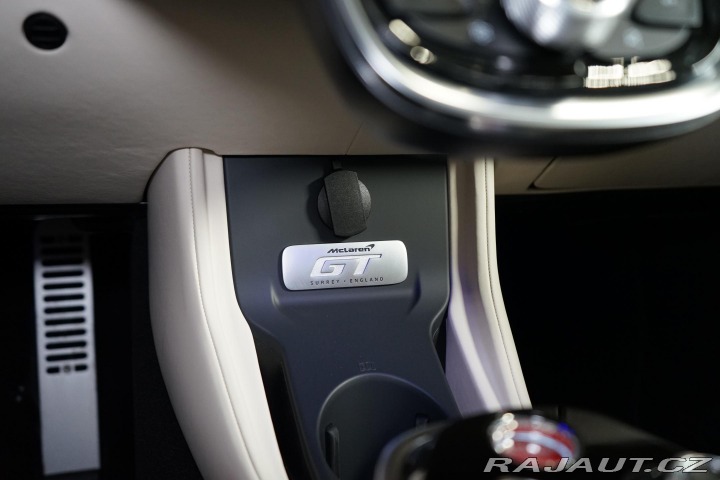 McLaren GT Lift B&W LED Záruka 2023