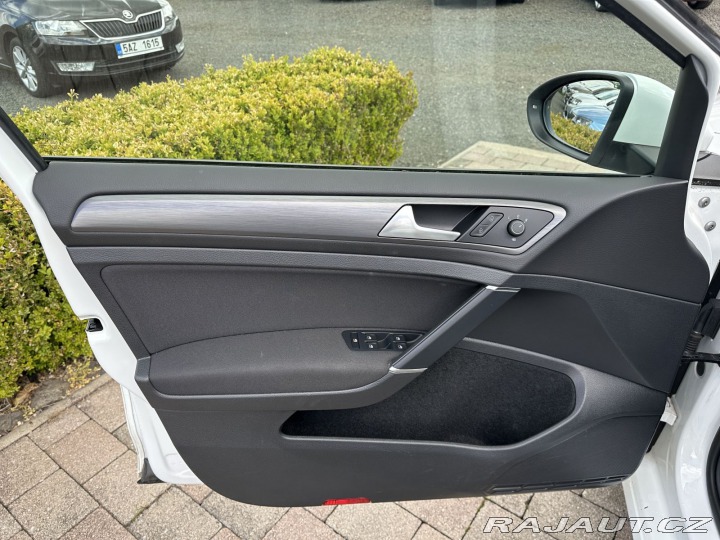 Volkswagen e-Golf REZERVOVÁNO, 100kW 32kWh 2020