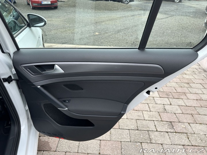 Volkswagen e-Golf 100kW 32kWh AC/DC TEPELNÉ 2020