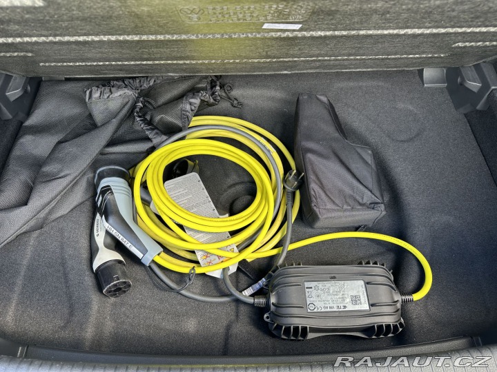 Volkswagen e-Golf REZERVOVÁNO, 100kW 32kWh 2020