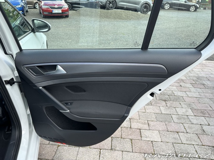 Volkswagen e-Golf REZERVOVÁNO, 100kW 32kWh 2020