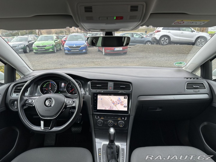 Volkswagen e-Golf 100kW 32kWh AC/DC TEPELNÉ 2020