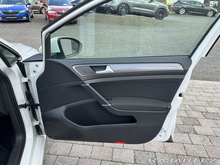 Volkswagen e-Golf REZERVOVÁNO, 100kW 32kWh 2020