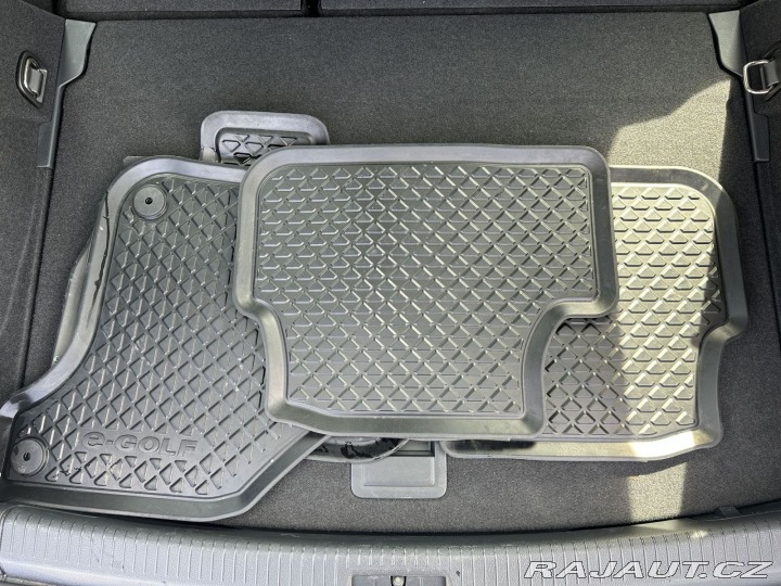 Volkswagen e-Golf 100kW 32kWh AC/DC TEPELNÉ 2020
