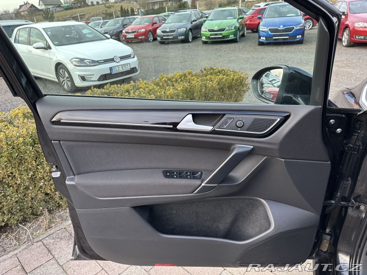 Volkswagen Golf Sportsvan 2,0TDI 110kW HIGHLINE TAŽ 2015