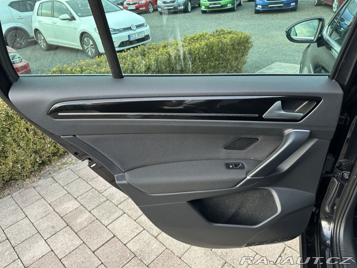 Volkswagen Golf Sportsvan 2,0TDI 110kW HIGHLINE TAŽ 2015