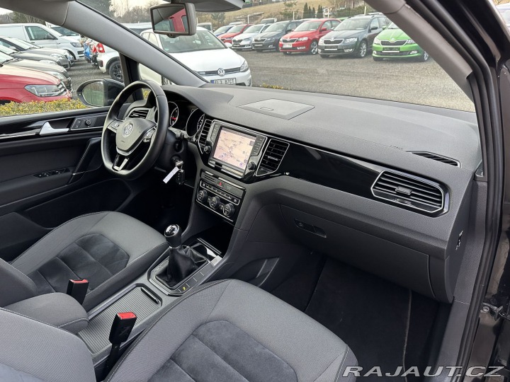 Volkswagen Golf Sportsvan 2,0TDI 110kW HIGHLINE TAŽ 2015
