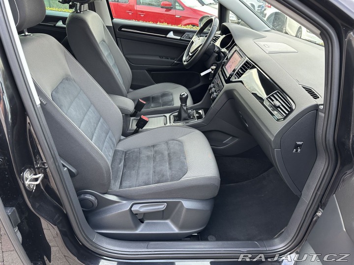 Volkswagen Golf Sportsvan 2,0TDI 110kW HIGHLINE TAŽ 2015