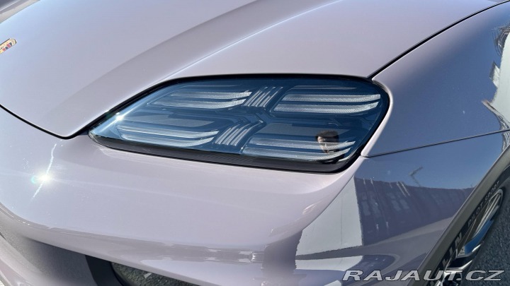 Porsche Macan 4S Electric 2025