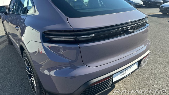 Porsche Macan 4S Electric 2025