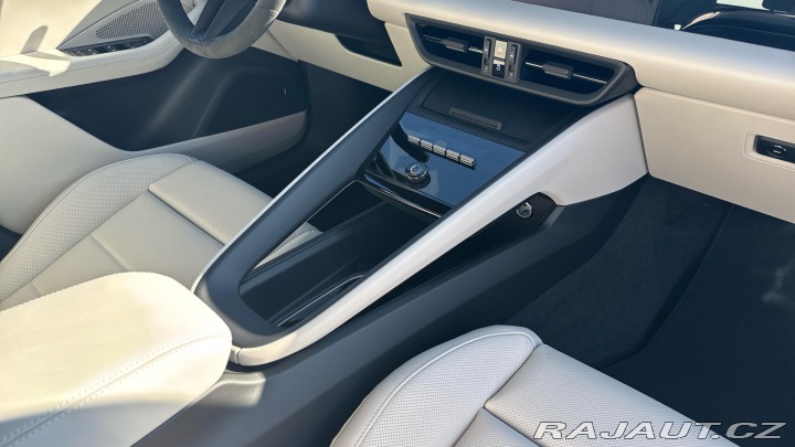 Porsche Macan 4S Electric 2025