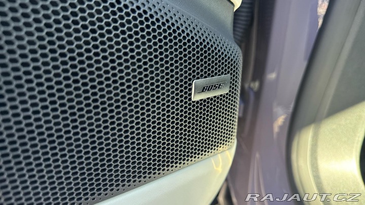 Porsche Macan 4S Electric 2025