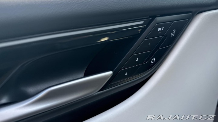 Porsche Macan 4S Electric 2025