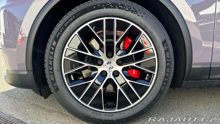 Porsche Macan 4S Electric 2025