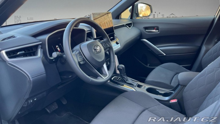 Toyota Corolla Cross 2,0 Hybrid e-CVT 4x4 Styl 2024