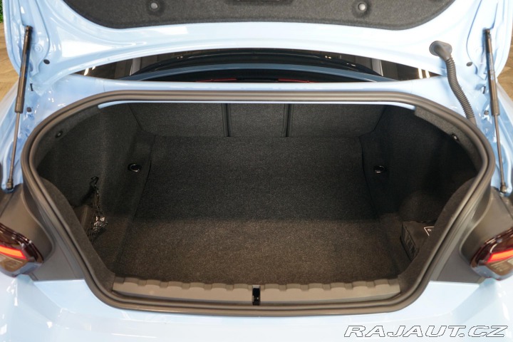 BMW M2 338kW HUD H/K Carbon Záru 2023