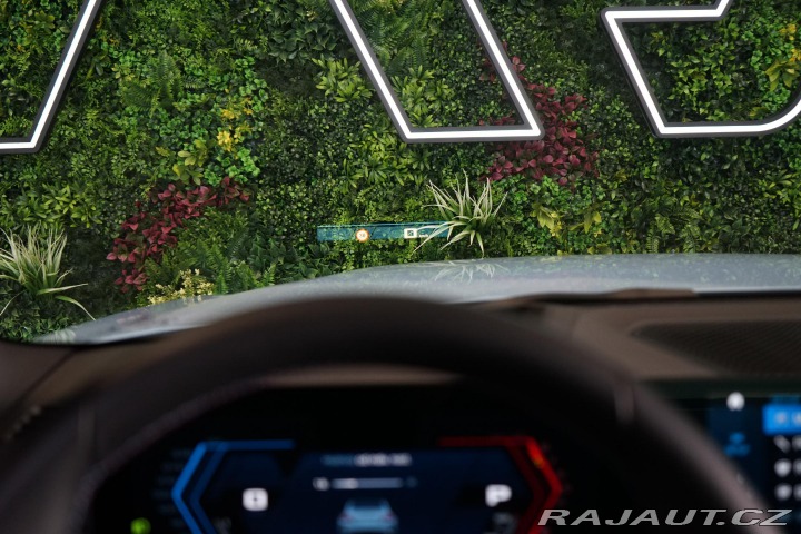 BMW M2 338kW HUD H/K Carbon Záru 2023