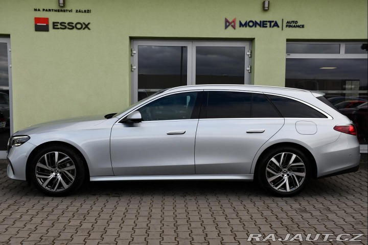 Mercedes-Benz E 300de 4MATIC PANO ZÁRUKA 2023