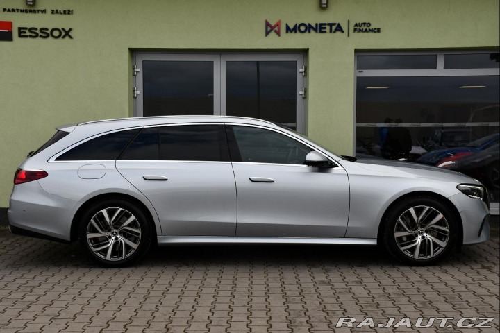 Mercedes-Benz E 300de 4MATI PANO ZÁRUKA 9 2023