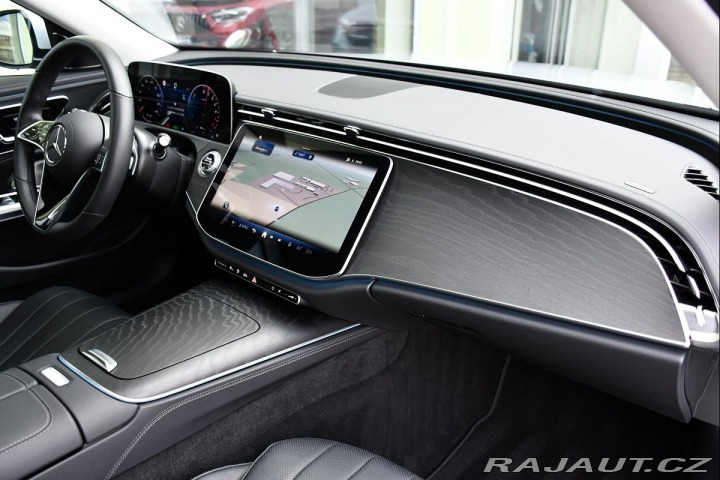 Mercedes-Benz E 300de 4MATIC PANO ZÁRUKA 2023