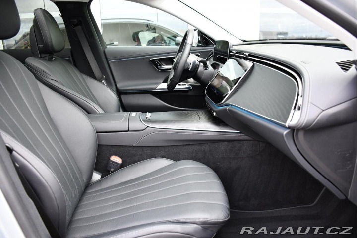 Mercedes-Benz E 300de 4MATI PANO ZÁRUKA 9 2023