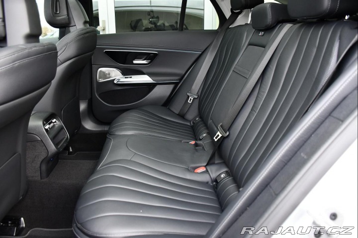 Mercedes-Benz E 300de 4MATI PANO ZÁRUKA 9 2023
