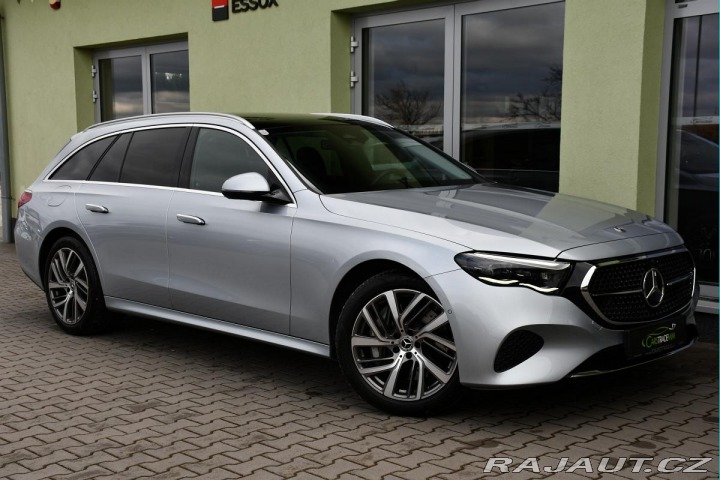 Mercedes-Benz E 300de 4MATIC PANO ZÁRUKA 2023