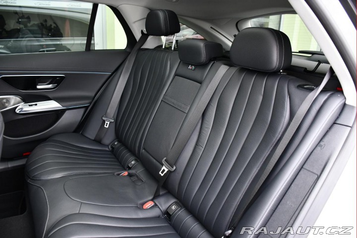 Mercedes-Benz E 300de 4MATI PANO ZÁRUKA 9 2023