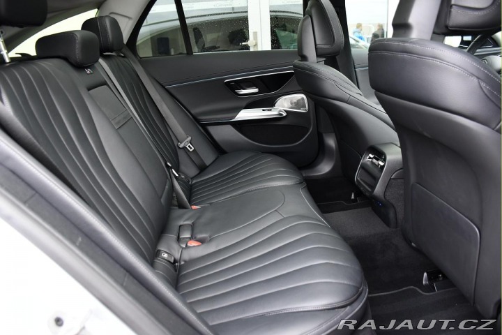 Mercedes-Benz E 300de 4MATIC PANO ZÁRUKA 2023