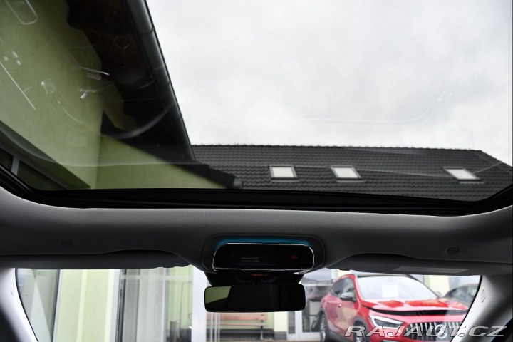 Mercedes-Benz E 300de 4MATI PANO ZÁRUKA 9 2023