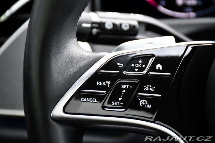 Mercedes-Benz E 300de 4MATIC PANO ZÁRUKA 2023