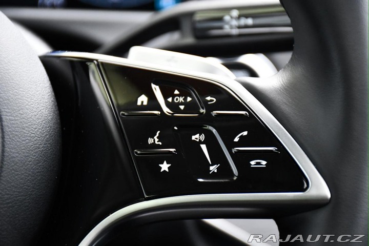 Mercedes-Benz E 300de 4MATIC PANO ZÁRUKA 2023