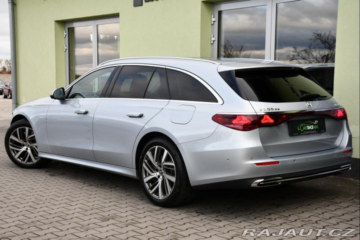 Mercedes-Benz E 300de 4MATI PANO ZÁRUKA 9 2023