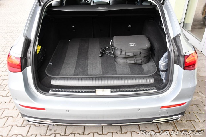 Mercedes-Benz E 300de 4MATI PANO ZÁRUKA 9 2023