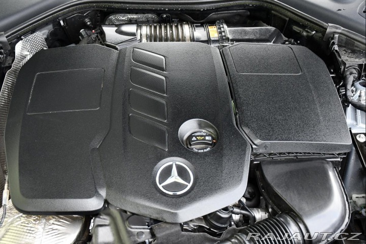 Mercedes-Benz E 300de 4MATI PANO ZÁRUKA 9 2023