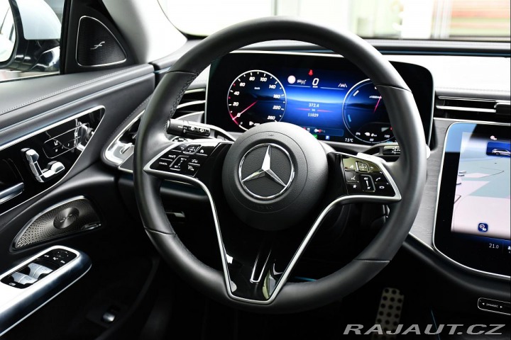 Mercedes-Benz E 300de 4MATI PANO ZÁRUKA 9 2023