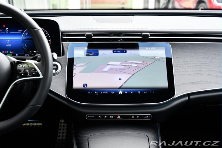 Mercedes-Benz E 300de 4MATI PANO ZÁRUKA 9 2023