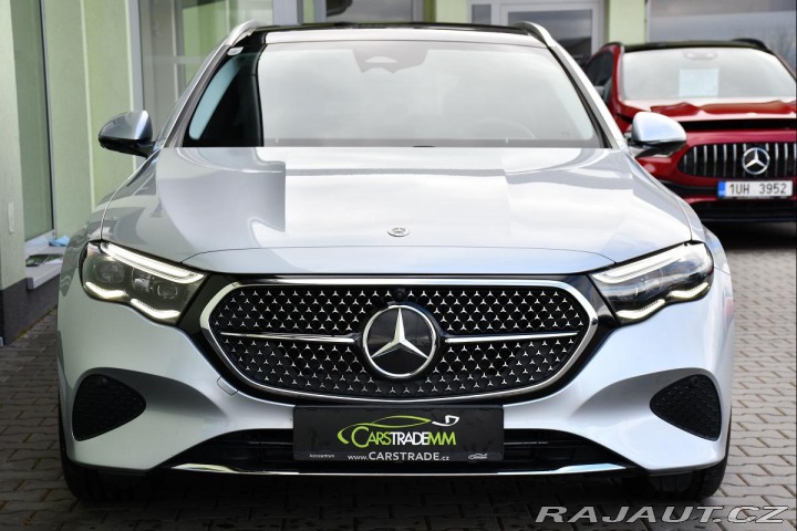 Mercedes-Benz E 300de 4MATI PANO ZÁRUKA 9 2023