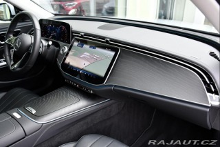 Mercedes-Benz E 300de 4MATIC PANO ZÁRUKA 2023