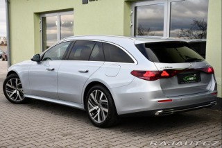 Mercedes-Benz E 300de 4MATIC PANO ZÁRUKA 2023