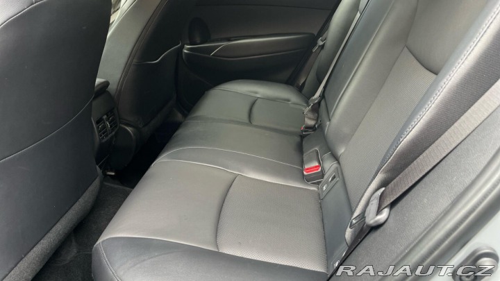 Toyota Corolla Cross 2,0 Hybrid e-CVT Executiv 2024