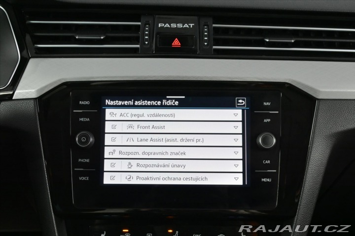 Volkswagen Passat 2,0 TDI 110 kW DSG Busine 2022