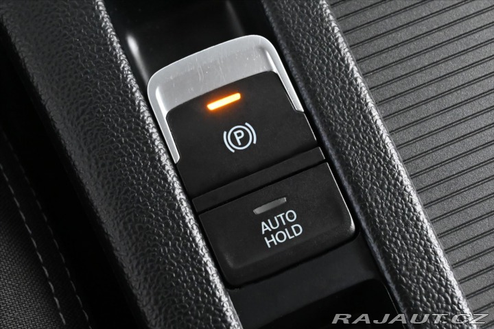 Volkswagen Passat 2,0 TDi 110kW DSG Busines 2022